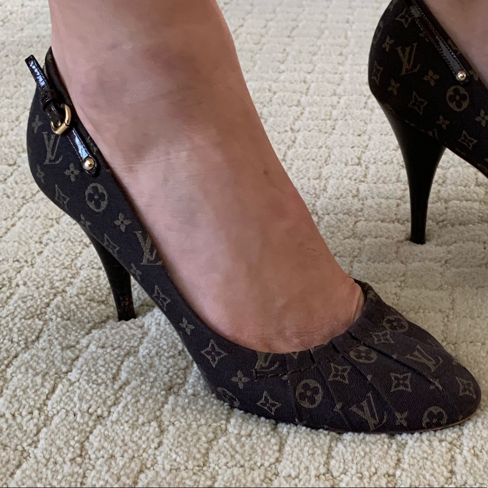 Louis Vuitton pumps